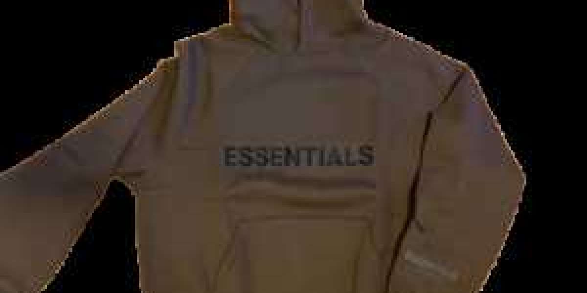 The Timeless Appeal of the Essentials Hoodie: A Closer Look at a Wardrobe Staple