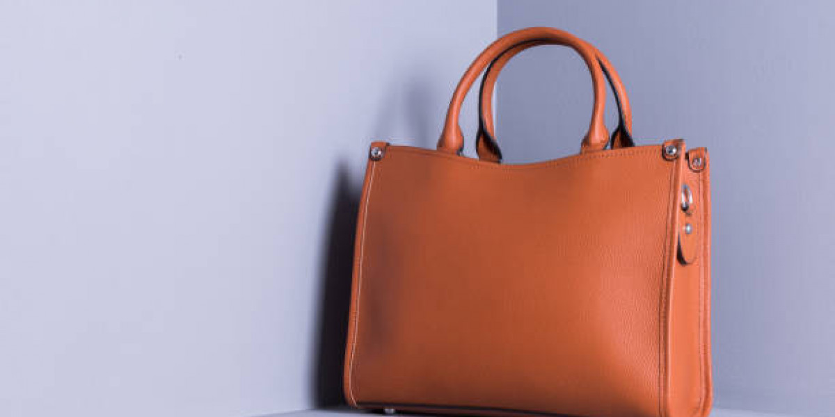 The Essential Guide to Leather Tote Bags and Shoulder Handbags