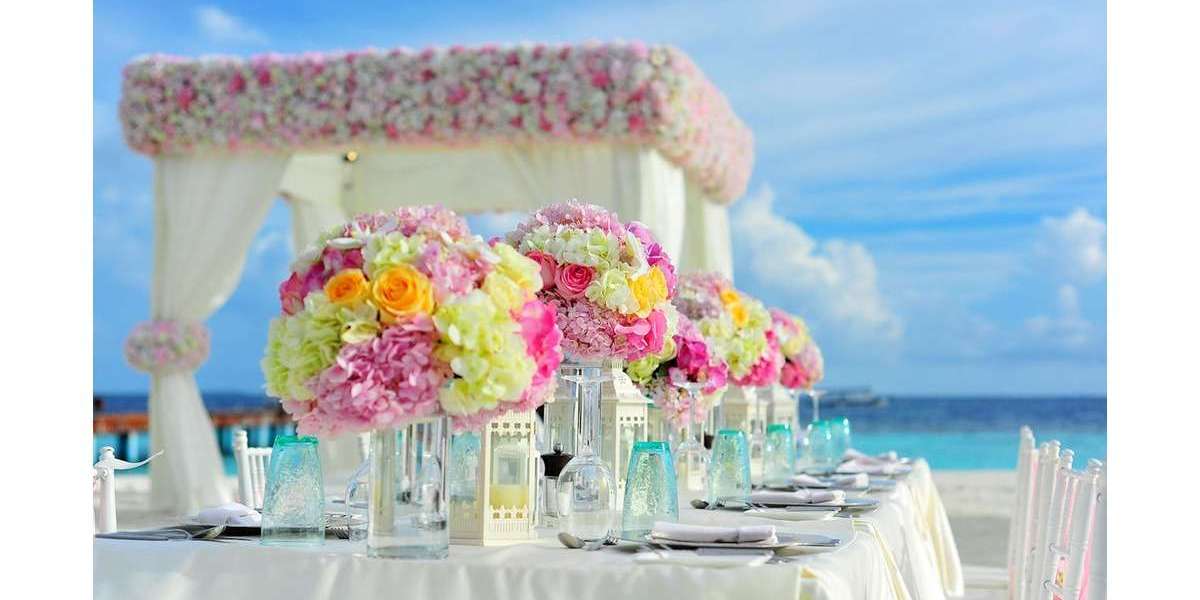 Centerpieces at Wedding Receptions: Elevating Elegance and Personal Touch