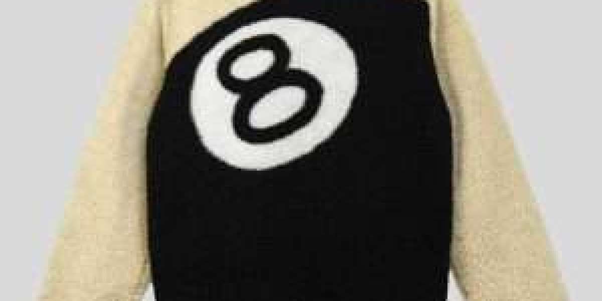 Why Is the Stussy 8 Ball Fleece So Popular Among Fashion Lovers?