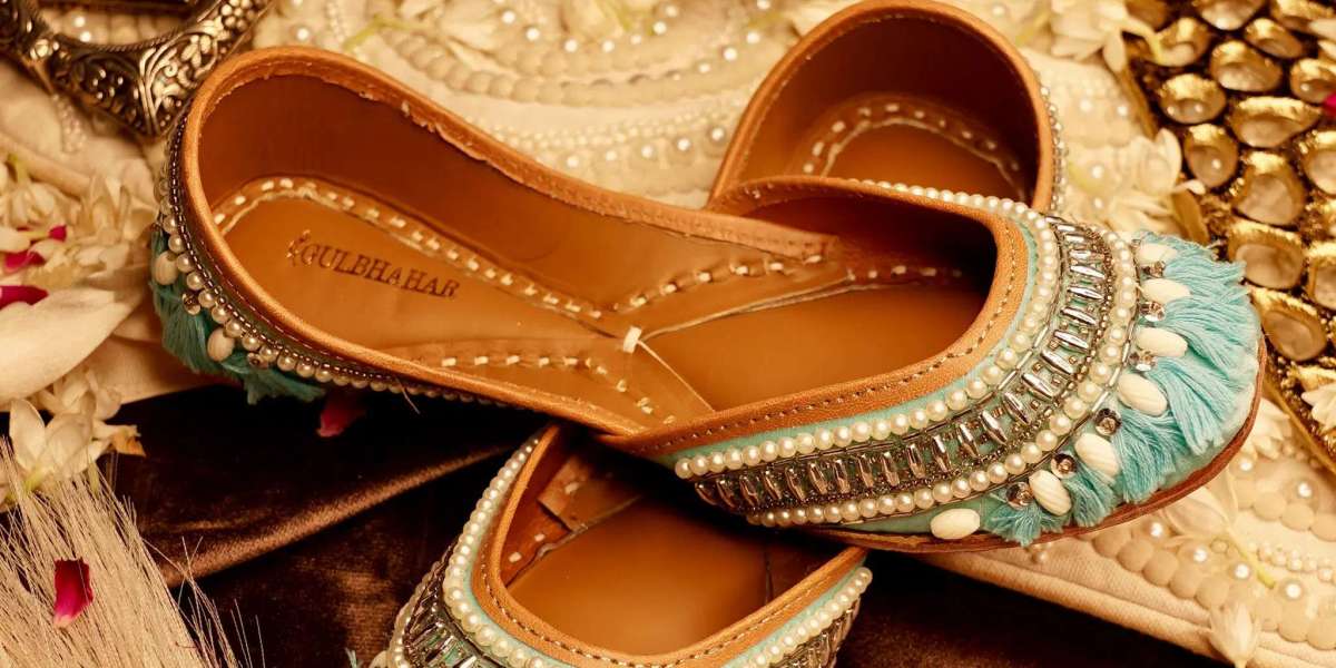How I Built the Perfect Ethnic Wardrobe Around My Favorite Juttis