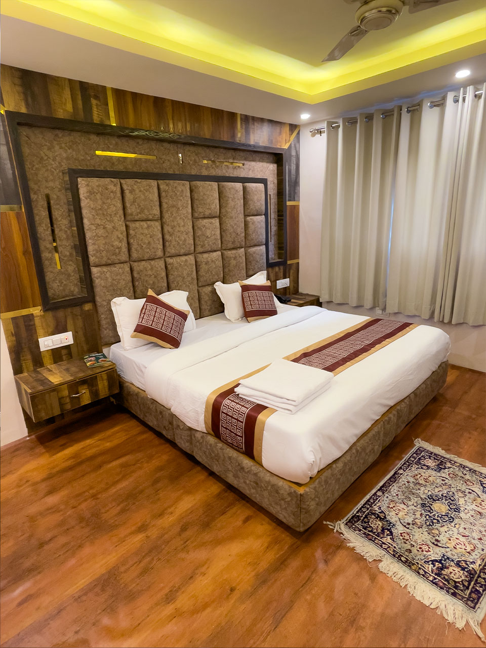 Hotel near Dal Lake: Your Perfect Stay in the Heart of Srinagar