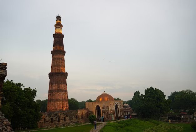 Golden Triangle Train Tour Packages | Delhi Agra Jaipur Tour